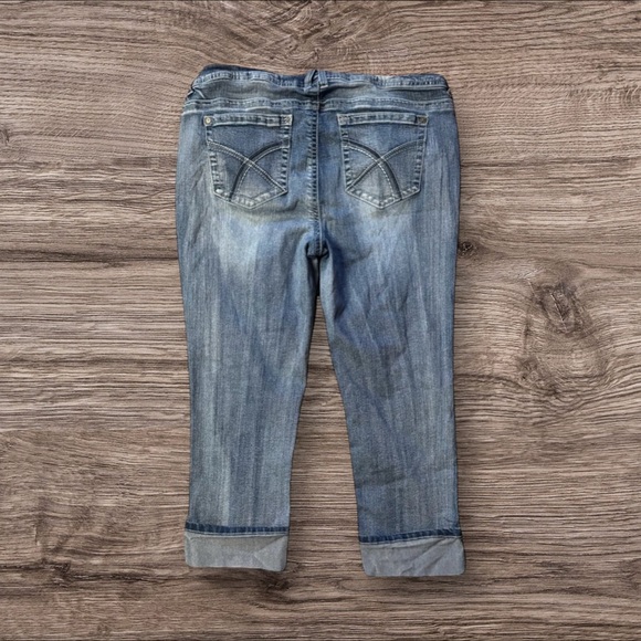 2010’s Y2K Wallflower Light Blue Cuffed Denim Jean Capris Juniors Size 17 - Picture 3 of 4